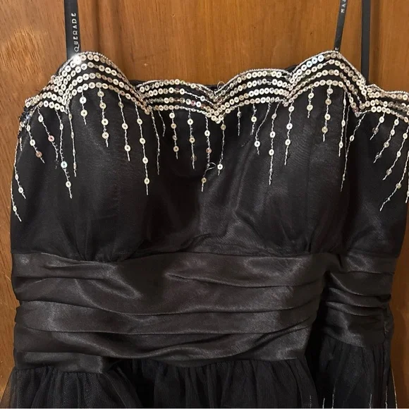 Masquerade Elegant Black Gown with Silver Accents Juniors 16/17 Vtg - Picture 3 of 9